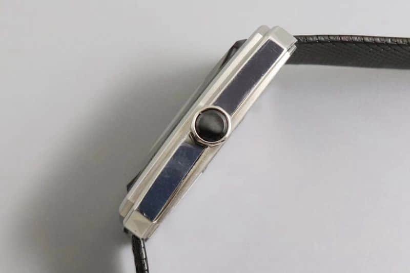 Chanel high-quality replica watch side view of the first PREMIÈRE watch full of feminine charm