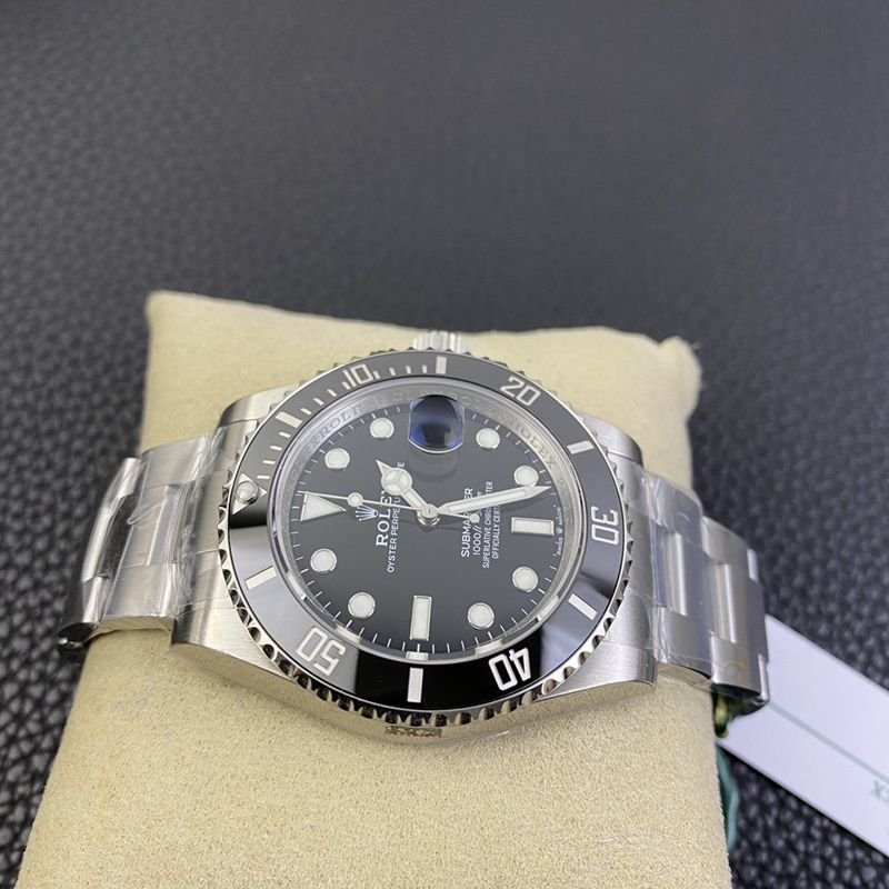 Rolexreplica watch Black Submariner watch side view