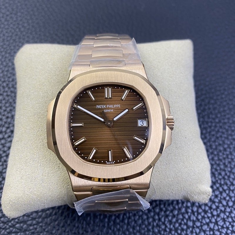 3K Factory Patek Philippe Nautilus 5711/1R-001 Super Clone de elegância esportiva masculina, mostrador gradiente marrom escuro, pulseira de aço em ouro rosa — luxury replica watch guide | Watch Replica Expert