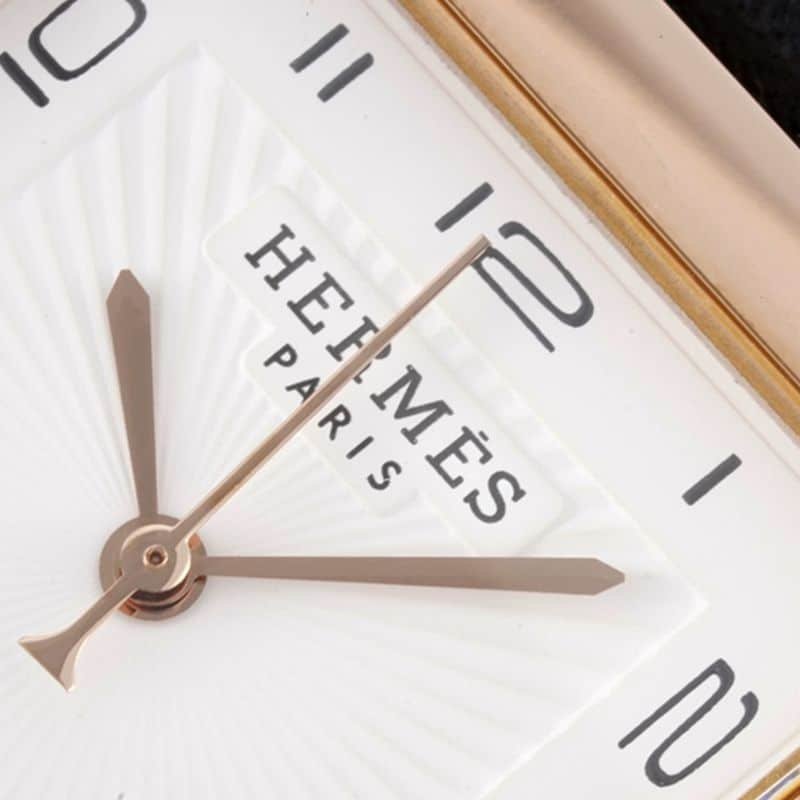 Hermès top-tierhigh-quality replica watch HeureH three-hand series ladies leather straprose goldwhite dial watch detail shots