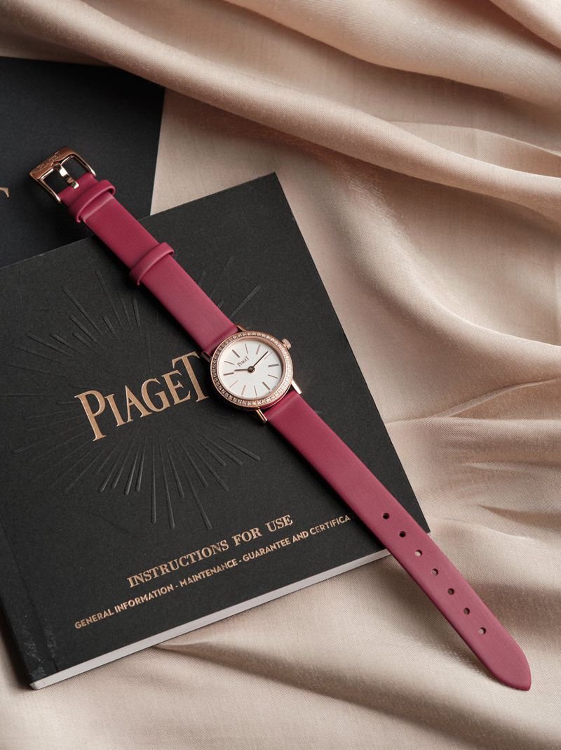 Piaget top-tiersuper clone watch ALTIPLANO series ladies diamondleather strapquartz casual watch front view