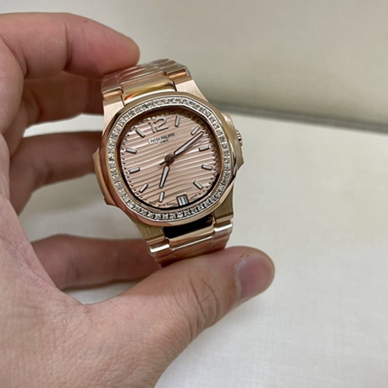 top-tier replica watch Patek Philippe Nautilus women's watch side view