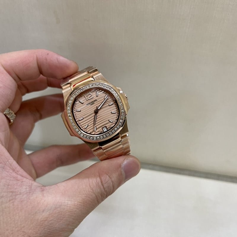 top-tier replica watch Patek Philippe Nautilus women's watch front view