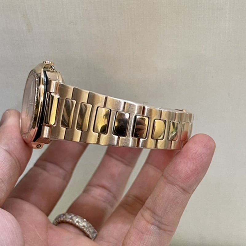 top-tier replica watch Patek Philippe Nautilus women's watch bracelet picture