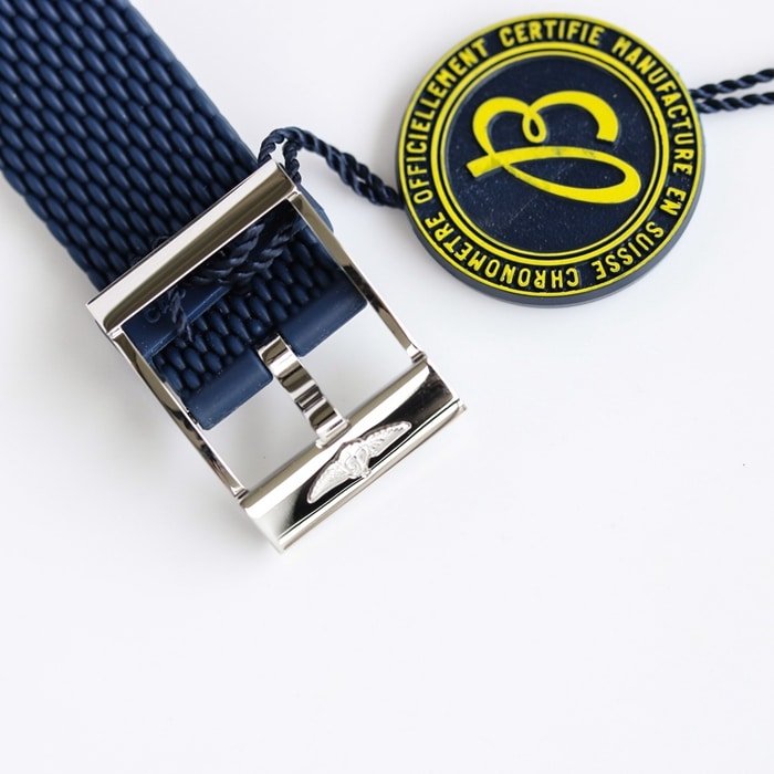 top-tier replica watch Breitling men's white dial super ocean culture series mechanical watch clasp picture