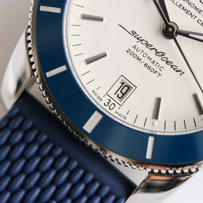 top-tier replica watch Breitling men's white dial super ocean culture series mechanical watch detail shots
