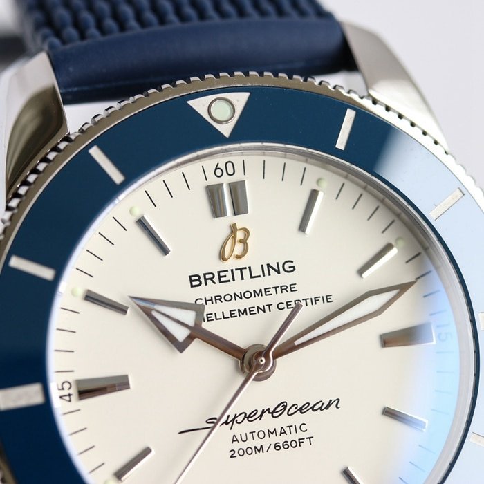 top-tier replica watch Breitling men's white dial super ocean culture series mechanical watch detail shots