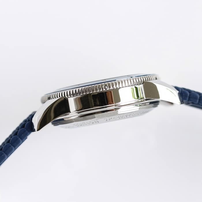 top-tier replica watch Breitling men's white dial super ocean culture series mechanical watch side view
