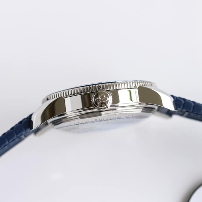 top-tier replica watch Breitling men's blue dial super ocean culture mechanical watch side view