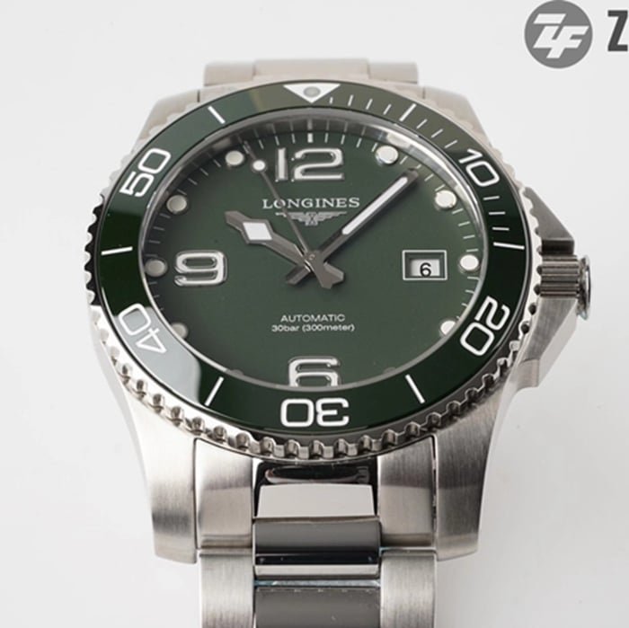 top-tier replica watch Longines men's green dial Concas series mechanical steel bracelet watch detail shots