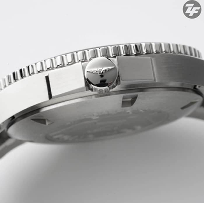 Top-tier replica watch Longines men's black dial Concas mechanical steel bracelet watch side view