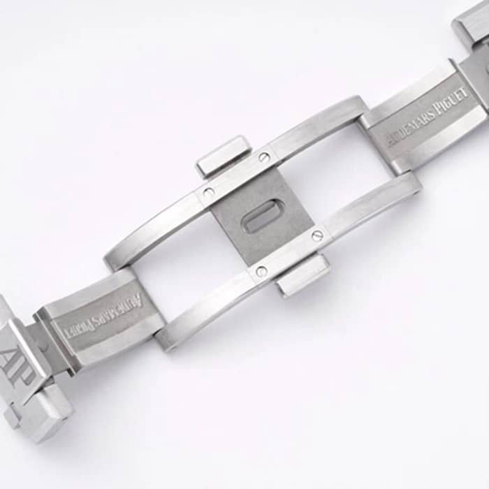 top-tier replica watch Audemars Piguet men's white dialRoyal Oak series mechanical steel bracelet watch clasp picture