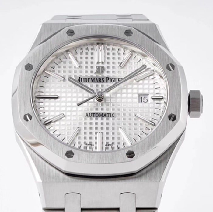 top-tier replica watch Audemars Piguet men's white dial Royal Oak series mechanical steel bracelet watch front view
