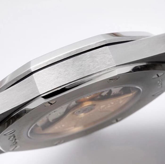top-tier replica watch Audemars Piguet men's white dial Royal Oak series mechanical steel bracelet watch side view