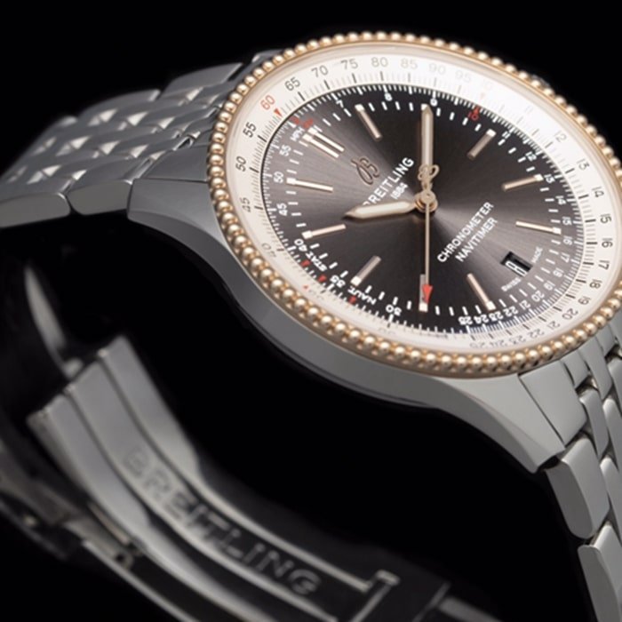 top-tier replica watch Breitling men's black dial aviation chronograph1 series steel bracelet watch side view