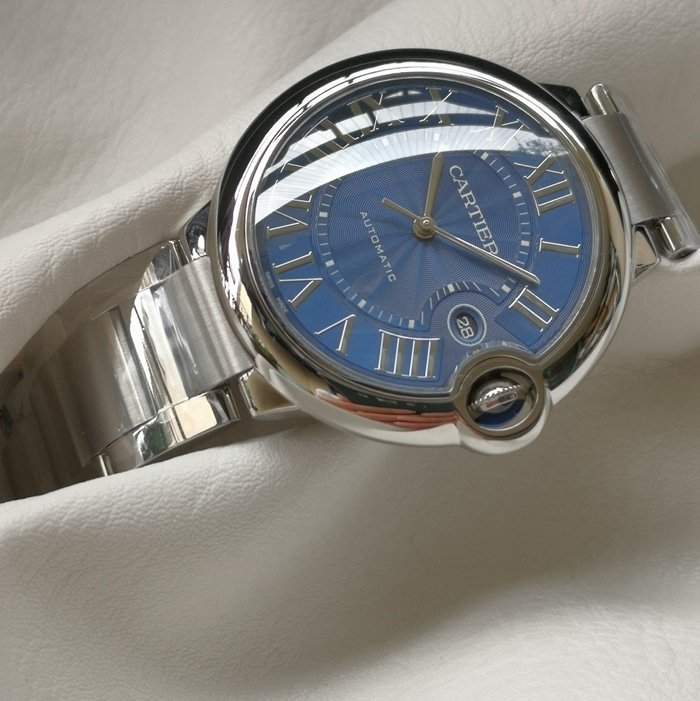 top-tier replica watch Cartier men's blue dial blue balloon series steel bracelet watch front view