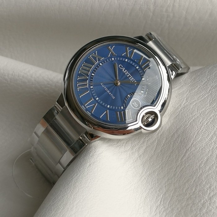 top-tier replica watch Cartier men's blue dial blue balloon series steel bracelet watch front view