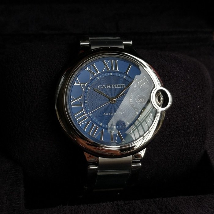top-tier replica watch Cartier men's blue dial blue balloon series steel bracelet watch front view