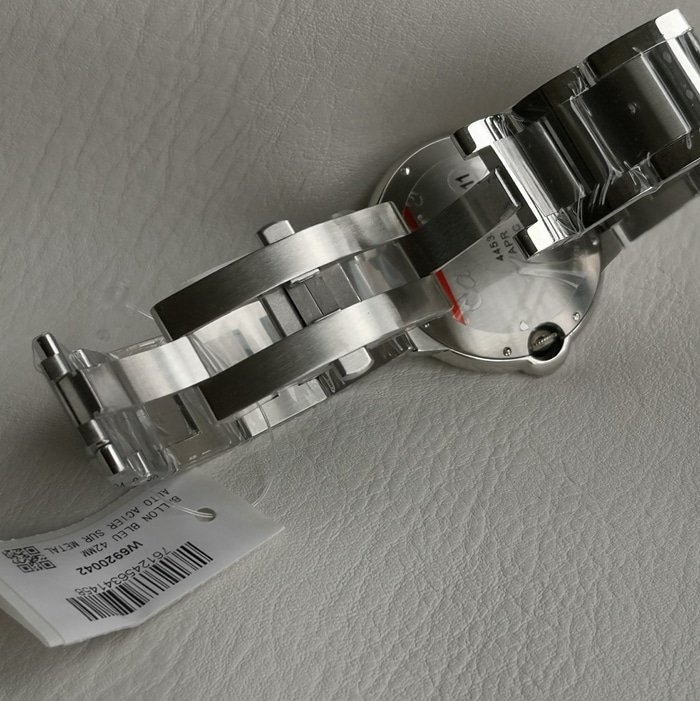 top-tier replica watch Cartier men's blue dial blue balloon series steel bracelet watch clasp picture