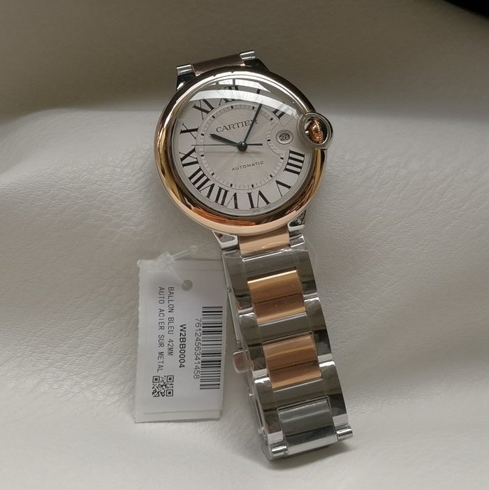 Montre bracelet en acier à cadran blanc pour homme Cartier Ballon Bleu - Réplique guillochée argentée de qualité supérieure — luxury replica watch guide | Watch Replica Expert