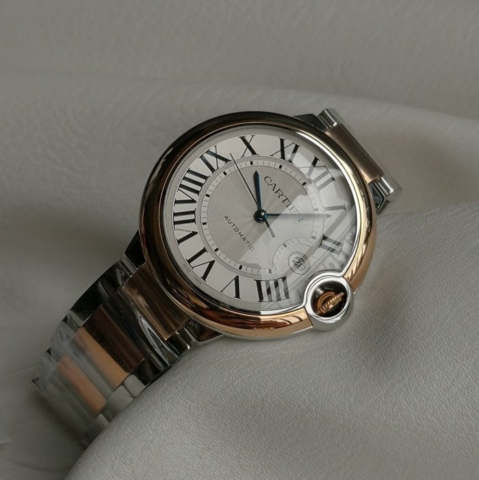 top-tier replica watch Cartier men's white dial blue balloon series steel bracelet watch front view