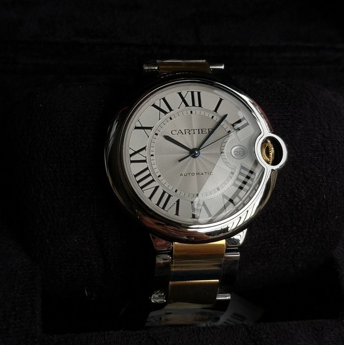 top-tier replica watch Cartier men's white dial blue balloon series steel bracelet watch front view