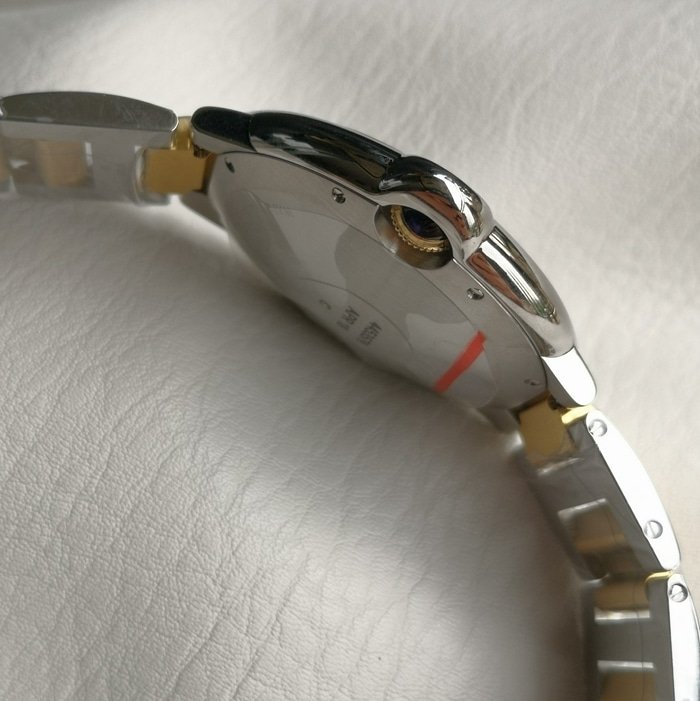 top-tier replica watch Cartier men's white dial blue balloon series steel bracelet watch side view