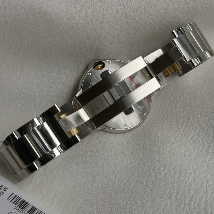 top-tier replica watch Cartier men's white dial blue balloon series steel bracelet watch clasp picture