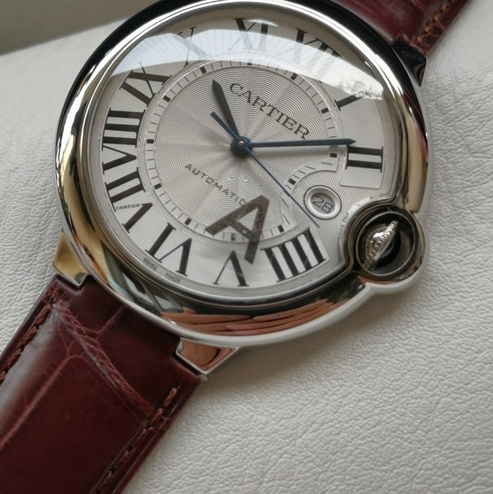 top-tier replica watch Cartier men's white dial blue balloon series leather strap watch front view