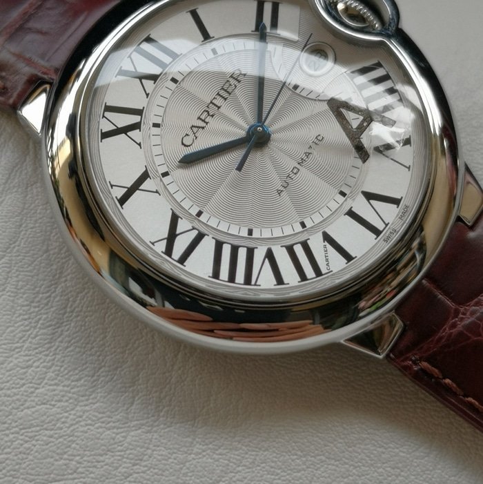 top-tier replica watch Cartier men's white dial blue balloon series leather strap watch front view