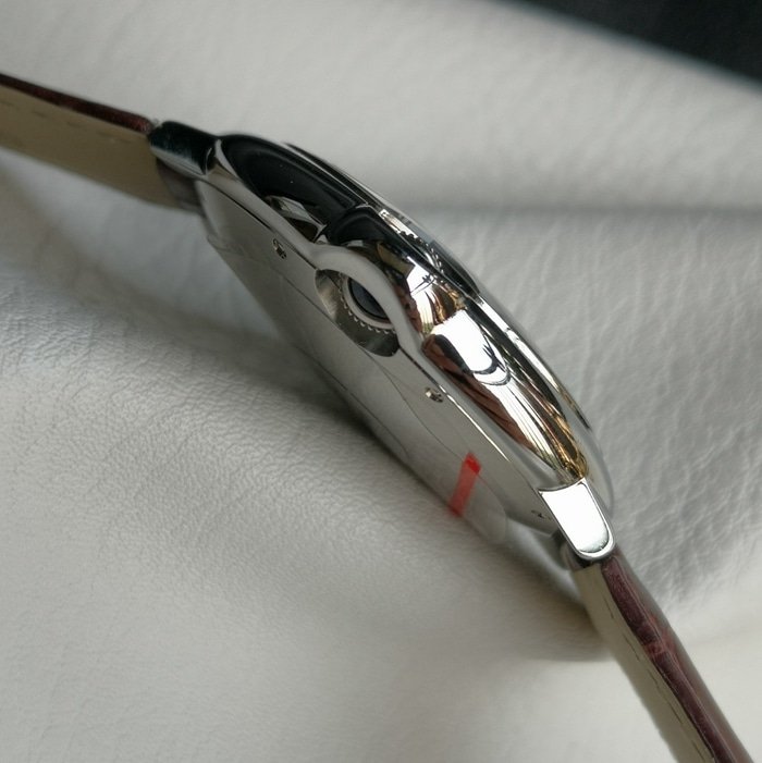top-tier replica watch Cartier men's white dial blue balloon series leather strap watch side view
