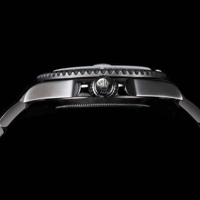Top-tier replica watch Rolex men's black dial Submariner series steel bracelet watch side view