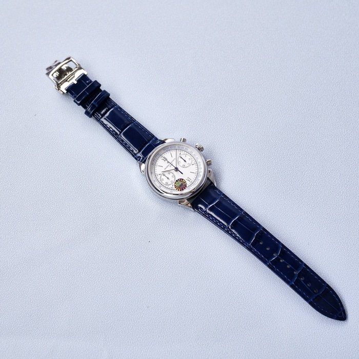 top-tier replica watch Vacheron Constantin men's white dial 1955 series steel bracelet watch front view