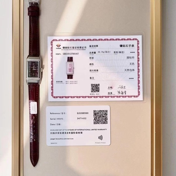 top-tier replica watch Jaeger-LeCoultre women's red plate flip series leather strap watch front view