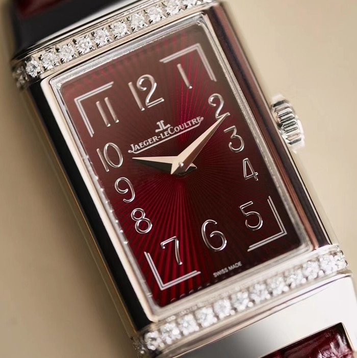 top-tier replica watch Jaeger-LeCoultre women's red plate flip series leather strap watch front view