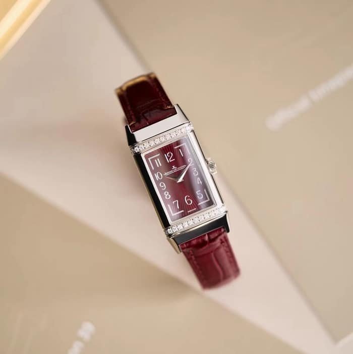 top-tier replica watch Jaeger-LeCoultre women's red plate flip series leather strap watch front view