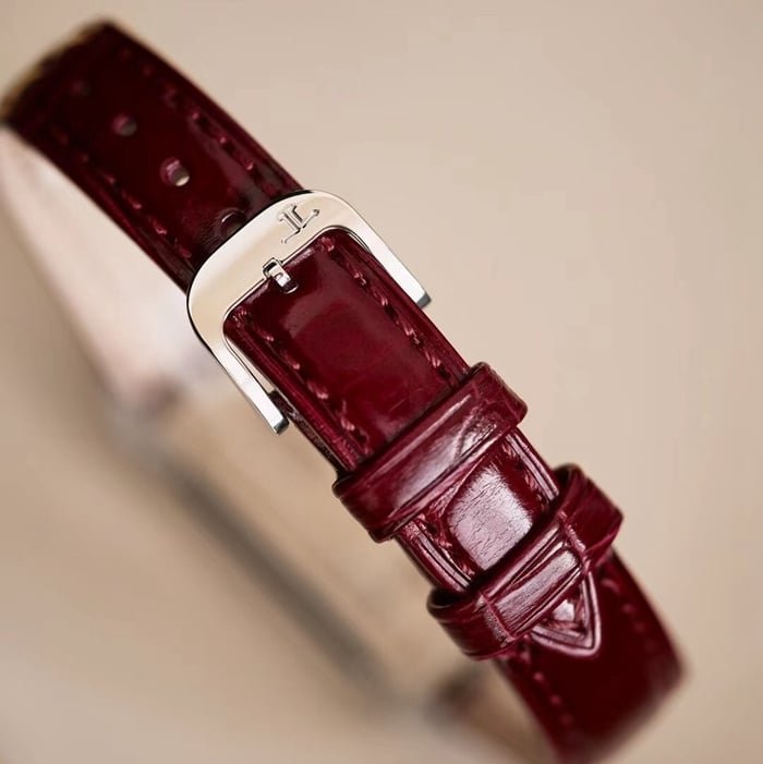 top-tier replica watch Jaeger-LeCoultre women's red plate flip series leather strap watch clasp picture