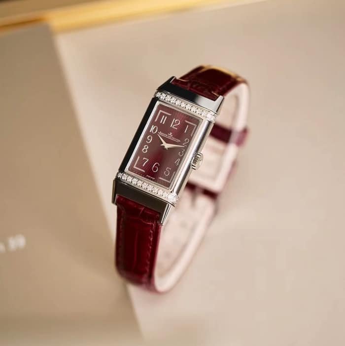 top-tier replica watch Jaeger-LeCoultre women's red plate flip series leather strap watch front view