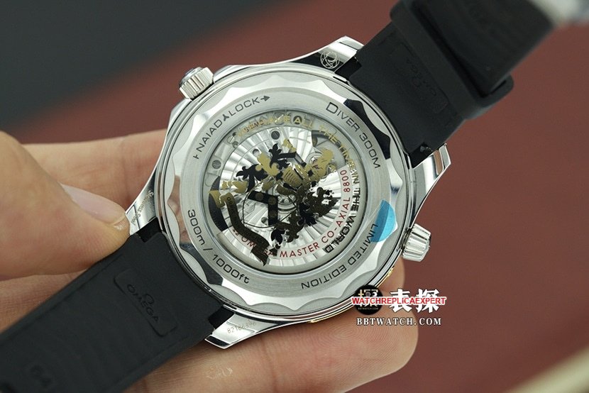 top-tier replica watch Omega men's blue dialSeamaster series watch caseback live photo