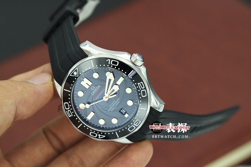 top-tier replica watch Omega men's blue dial Seamaster series watch front live photo