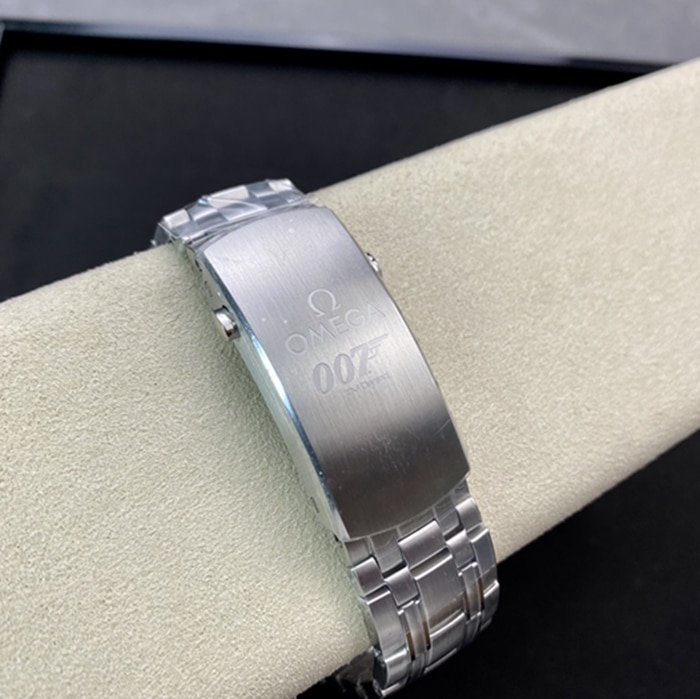 top-tier replica watch Omega men's blue dialSeamaster series steel bracelet watch clasp picture