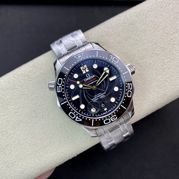 Omega masculino placa azul Seamaster pulseira de aço relógio - VS 300m mergulho James Bond edição de 50º aniversário — detailed review and buying guide | Watch Replica Expert