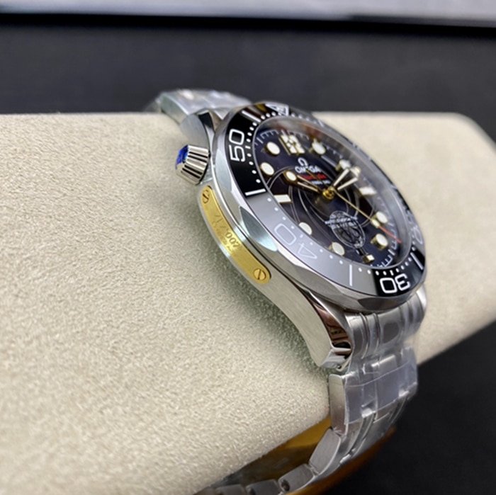 top-tier replica watch Omega men's blue dialSeamaster series steel bracelet watch detail shots