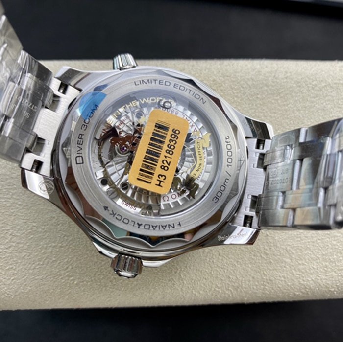 top-tier replica watch Omega men's blue dialSeamaster series steel bracelet watch movement picture