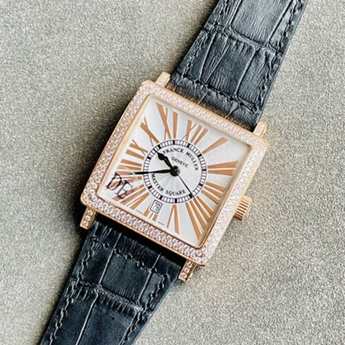 Top Replica Watches Frankmuller Men's Gold Plate Full Star Series Belt Watch Front View