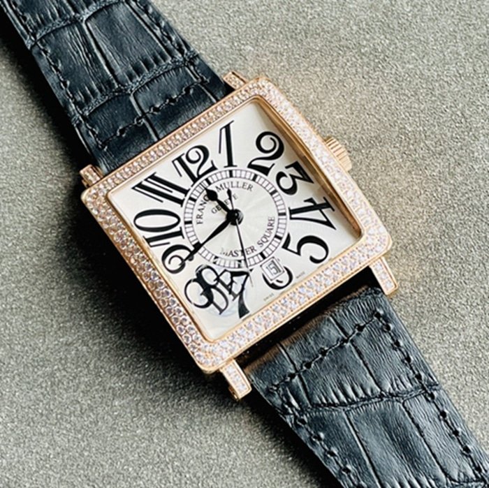 Top Replica Watches Frankmuller Men's Gold Plate Full Star Series Belt Watch Front View