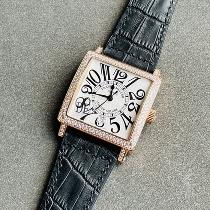 Top Replica Watches Frankmuller Men's Gold Plate Full Star Series Belt Watch Front View