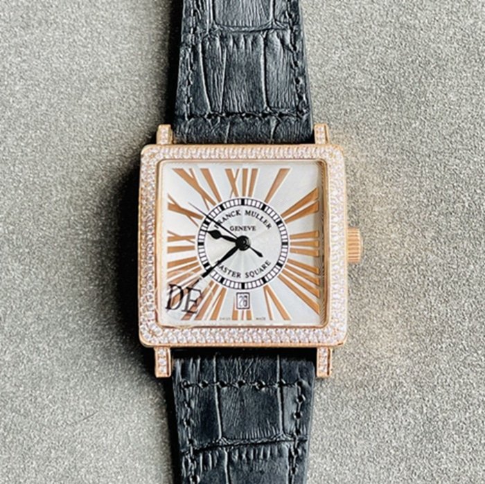 Top Replica Watches Frankmuller Men's Gold Plate Full Star Series Belt Watch Front View