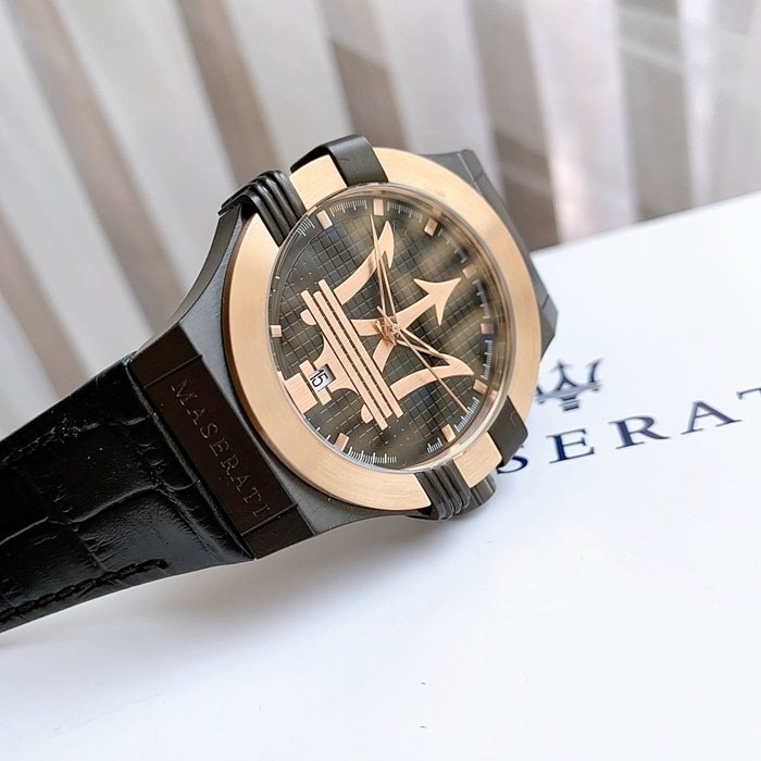 top-tier replica watch Maserati men's black dialquartzleather strap watch front view