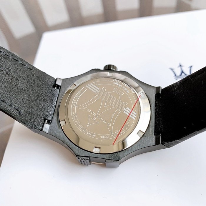 top-tier replica watch Maserati men's black dialquartzleather strap watch back cover picture